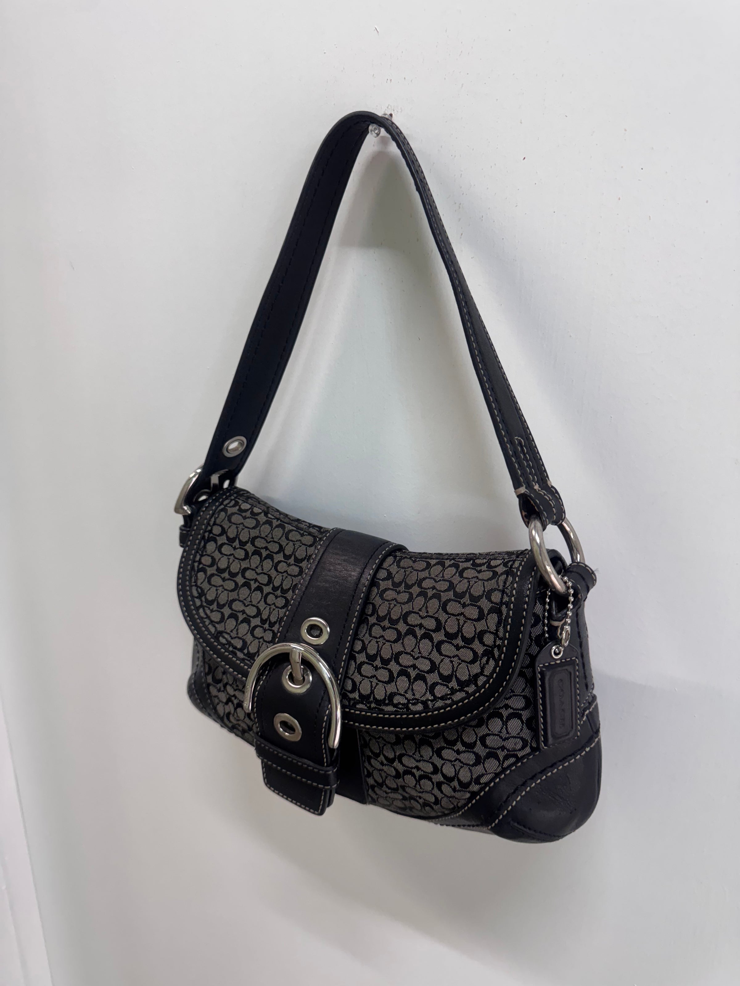小物 Coach Signature Soho mini Pouch Black Black Signature Mini Soho Coach Bag | Deep Dive Vintage